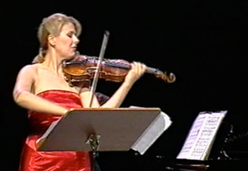 Clara Cernat, violin